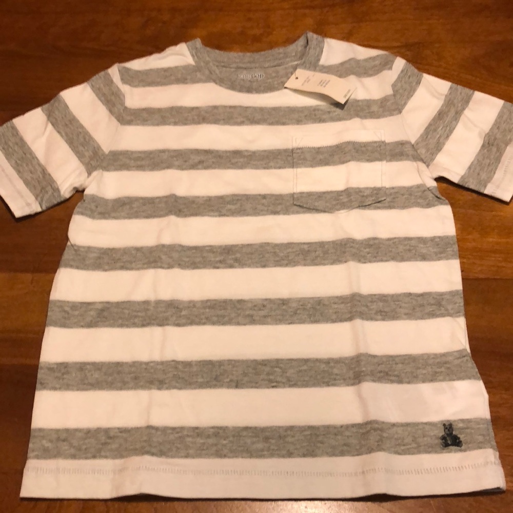 Boys size 4 baby gap t-shirt